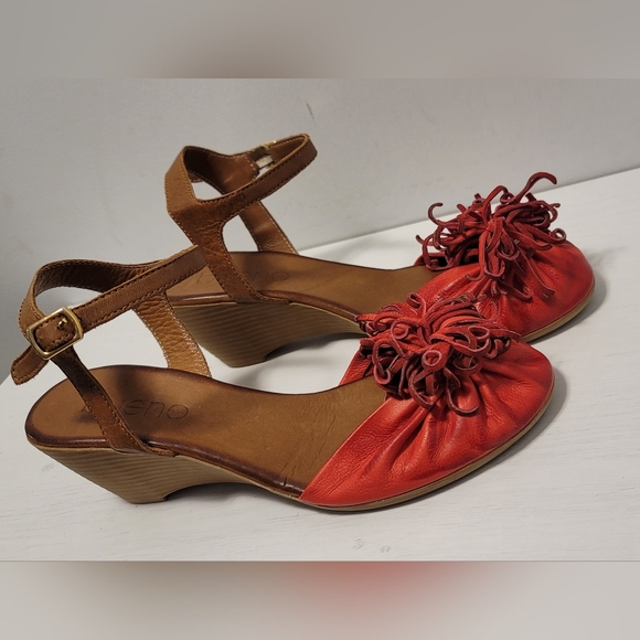 Bueno Genuine Leather Wedges, Very Comfortable and Cute, Size 37 - Picture 2 of 7